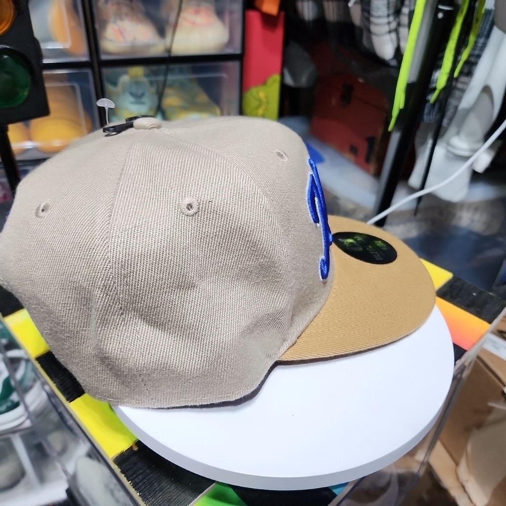 Knicks Beige and Tan Cap - Picture 8 of 9
